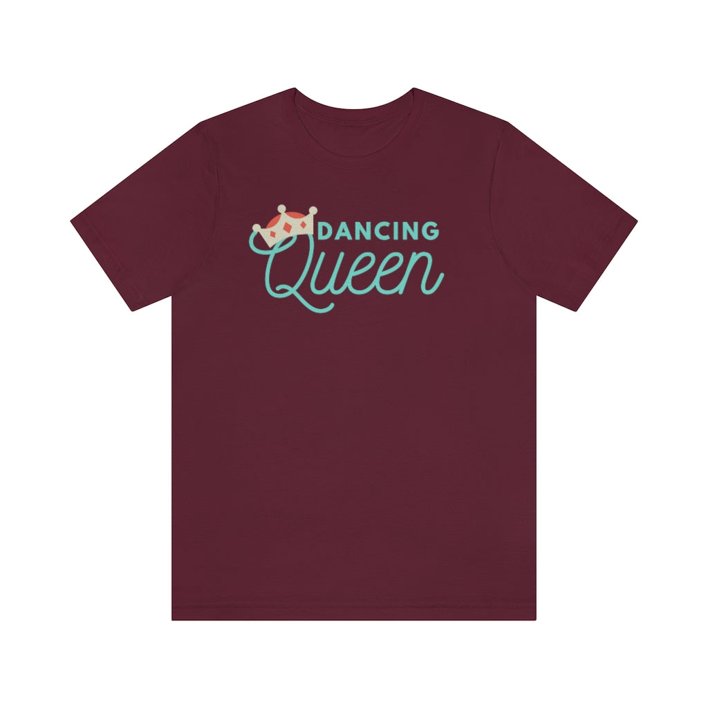 A wine red T-shirt with the text "Dancing queen" and the letter Q is wearing a royal crown.